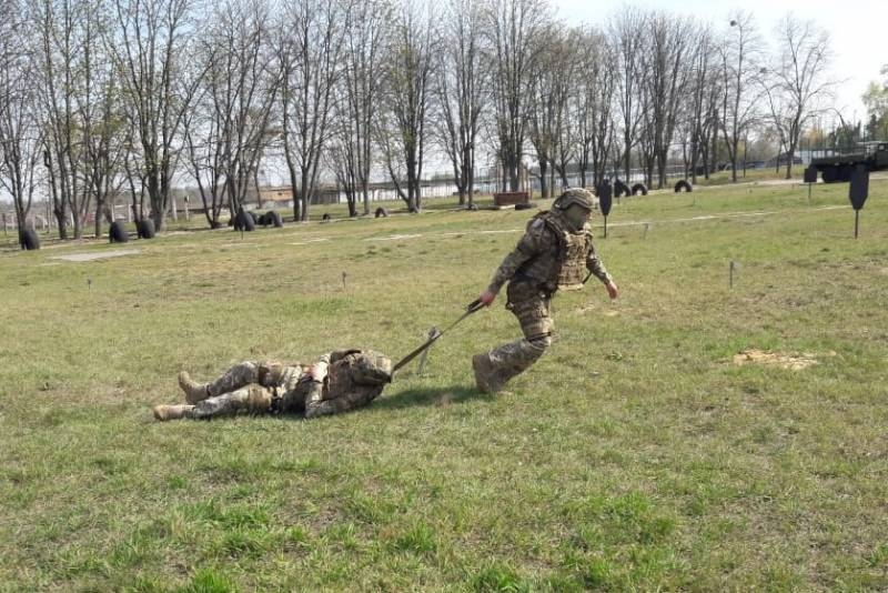乌克兰特种部队展示新装备测试