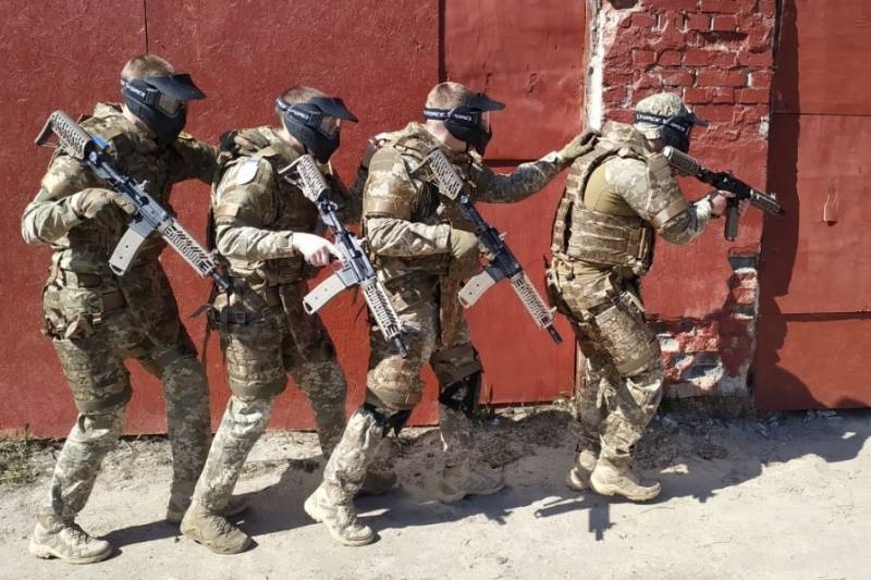 Las fuerzas especiales ucranianas mostraron pruebas de nuevos equipos.