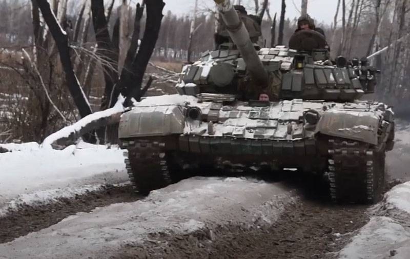 Украинский военный портал о маневрах в Луганской области: Танки Т-72 ВСУ готовятся к боевым действиям