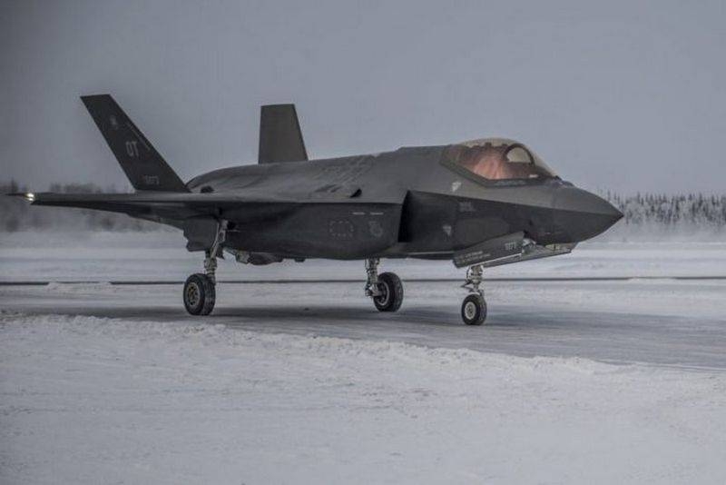 ВВС США продолжают наращивать группировку истребителей F-35 на Аляске