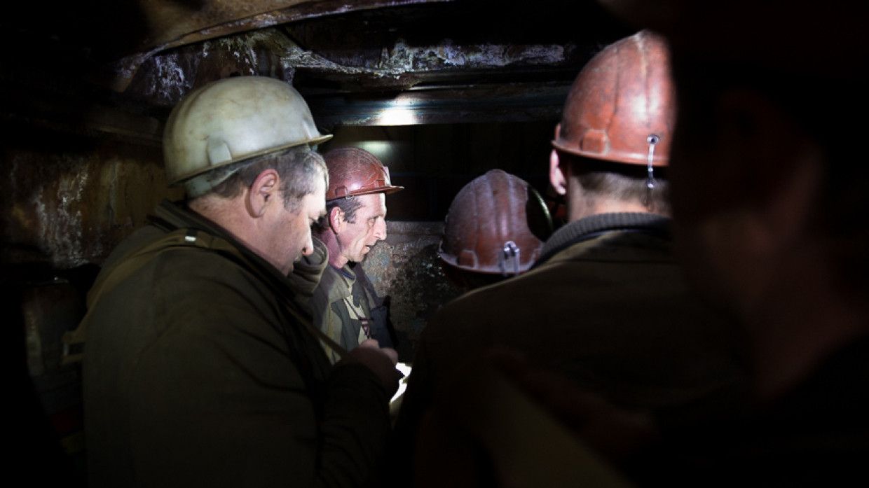 Два шахтера оказались под завалами после обрушения Асачинского рудника