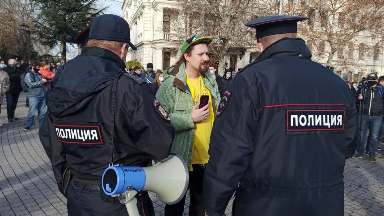 克里米亚无视集会, 并试图在塞瓦斯托波尔举行抗议活动失败