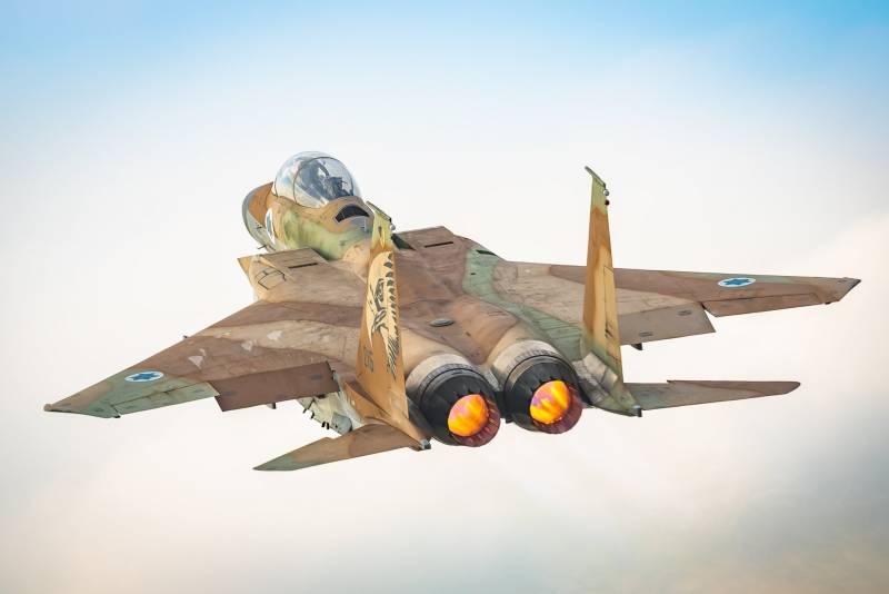 En frappant des cibles à Hama, des avions de l'armée de l'air israélienne sont tombés dans la zone de destruction possible du système de défense aérienne S-300 de l'armée syrienne.