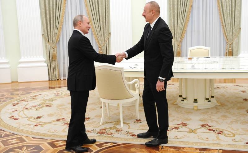 Los psicólogos comentan las fotografías de la reunión de Putin, Aliyev y Pashinyan en el Kremlin