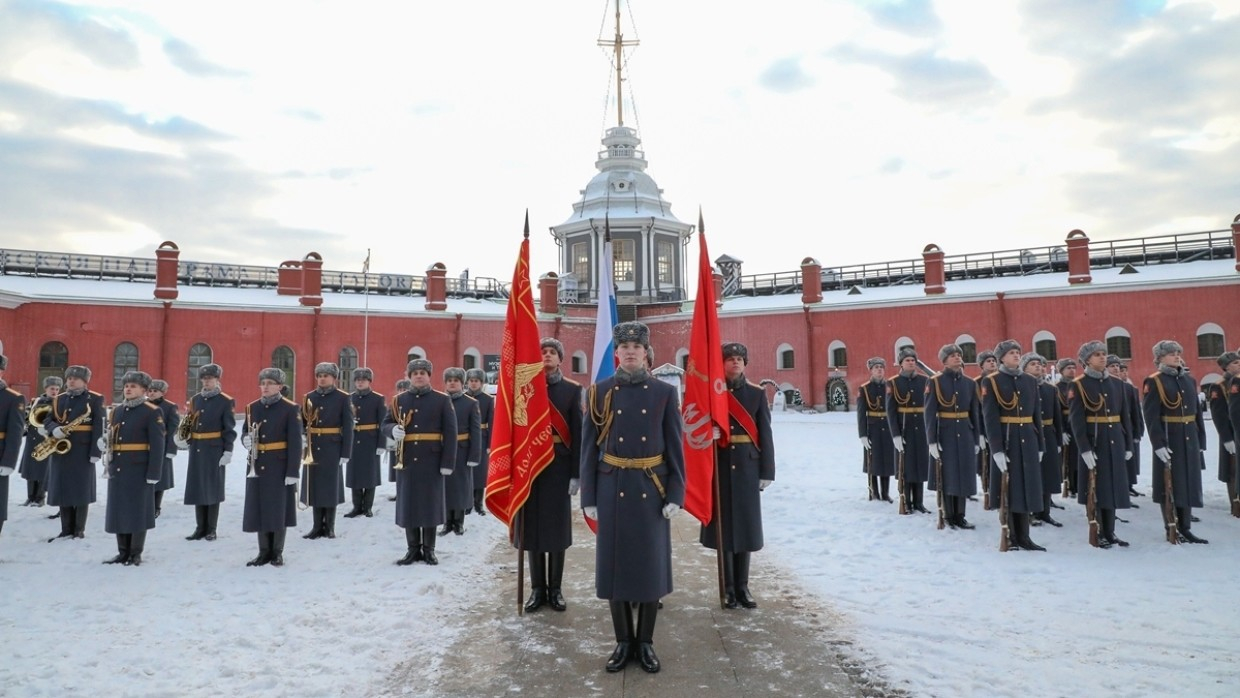 Рота Почетного караула ЗВО отпраздновала 60-ю годовщину в Петербурге