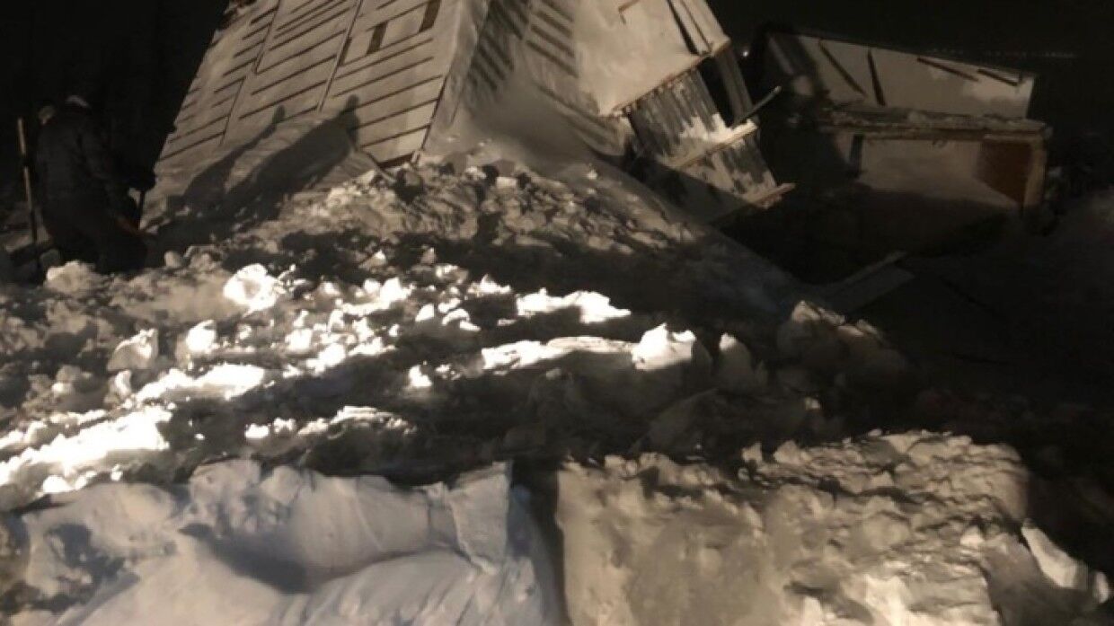 Спасатели нашли третье тело на месте схода лавины в Норильске