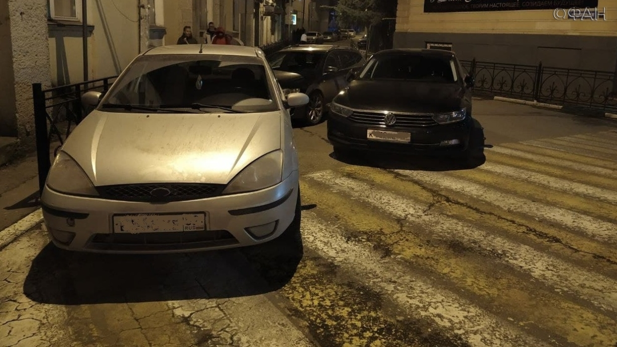 Tourists in Yalta began to park even at pedestrian crossings