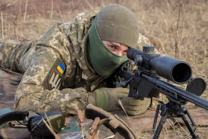 Ukrainian snipers train in Donbass with new rifles