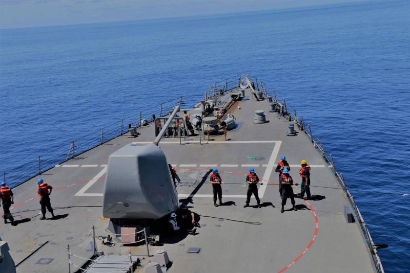 В Китае комментируют появление двух эсминцев ВМС США с ракетами «Tomahawk» en el estrecho de Taiwán