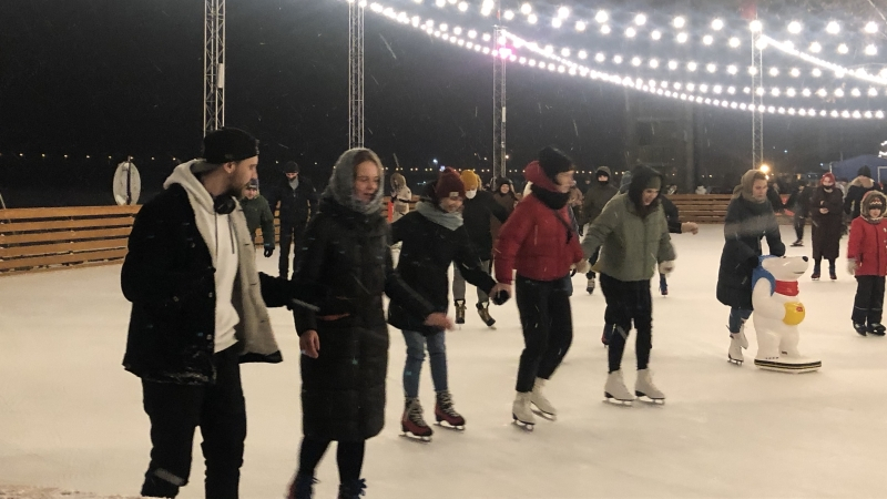 The government of Kaliningrad commented on the non-observance of the distance on the skating rinks