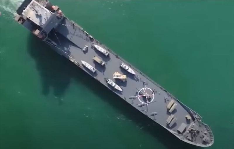 Iranian Navy began exercises with rocket firing in the waters near the Strait of Hormuz