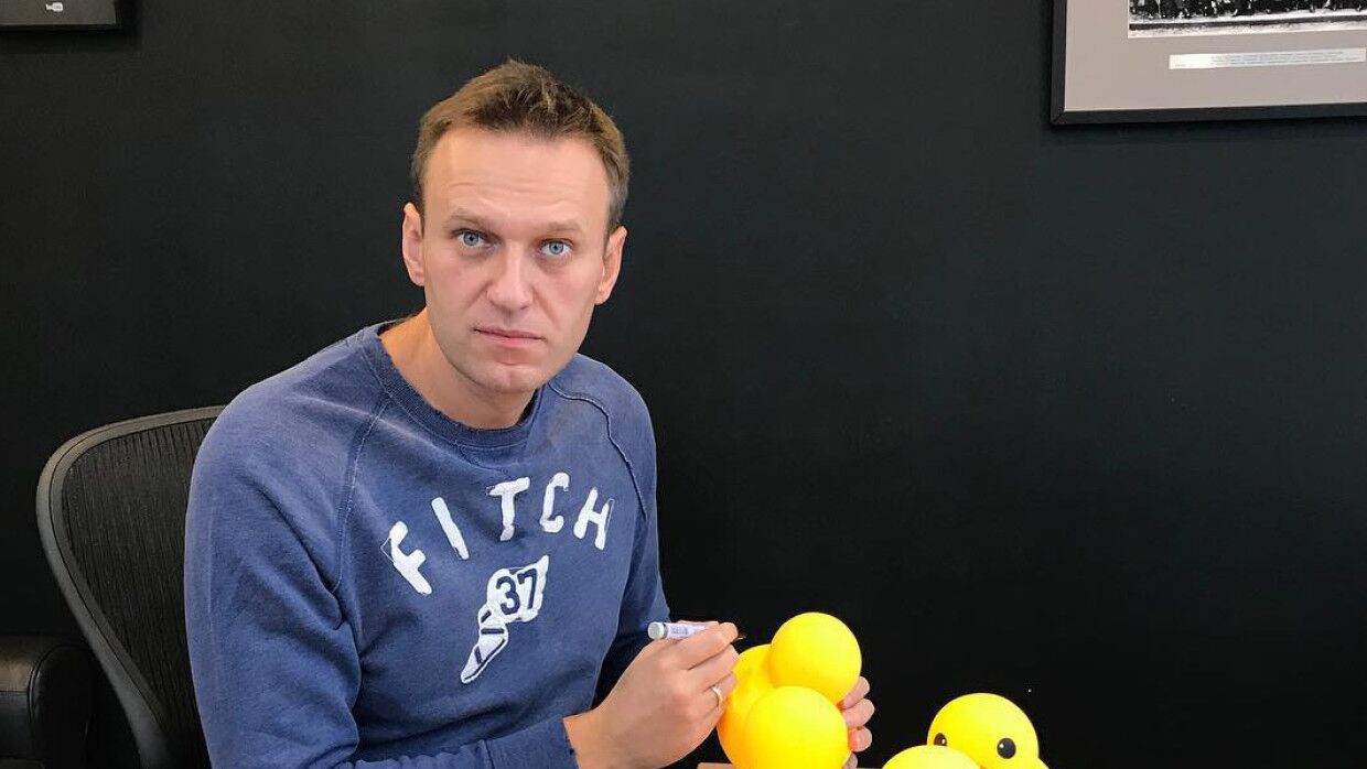 Departure of Navalny from Germany is more like an expulsion under escort