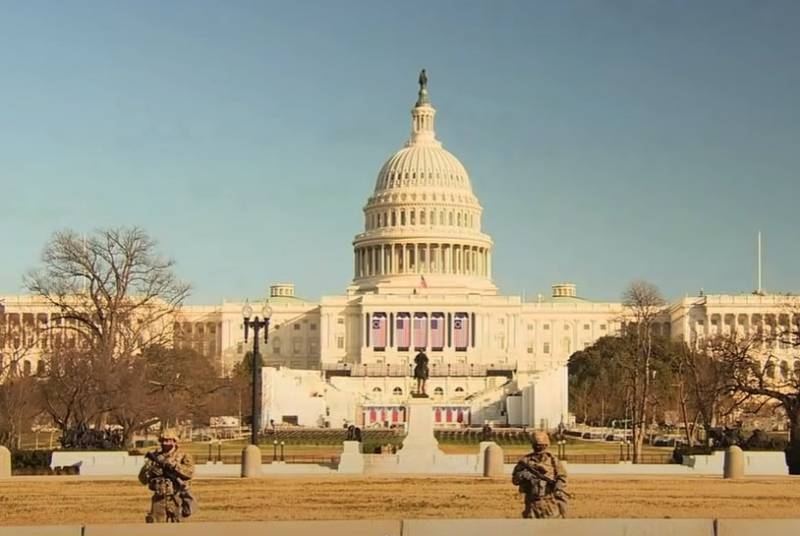 Fence for rent and National Guard soldiers with automatic rifles without shops: features of guarding the Capitol in the United States