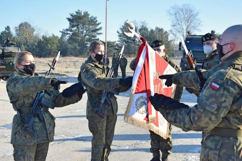 «Без головных уборов на морозе»: Los polacos criticaron al Ministerio de Defensa por el formato de la ceremonia con reclutas