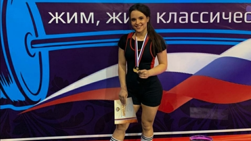 Девушка из Калининградской области весом 55 кг подняла 132-киллограммовую штангу