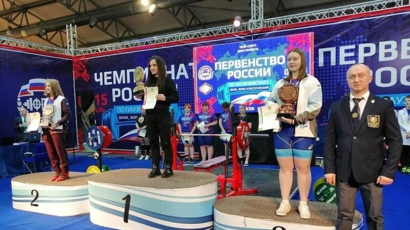 Девушка из Калининградской области весом 55 кг подняла 132-киллограммовую штангу