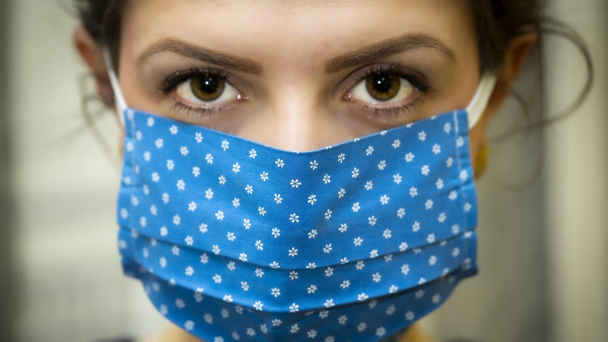 Immunologist told, why Russians should not rush to take off their masks