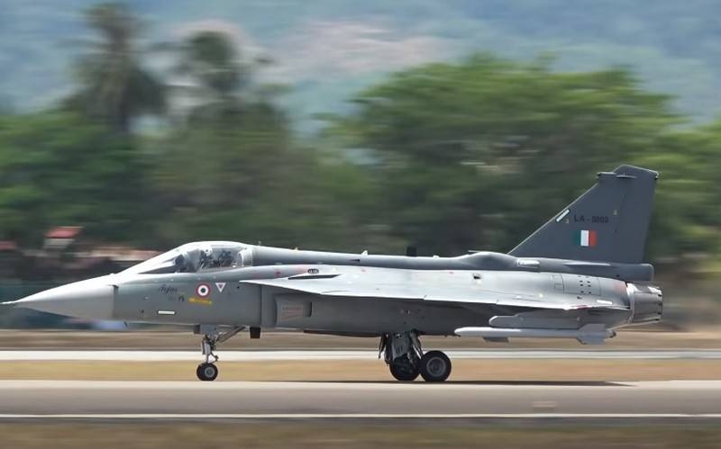 Indian light fighter Tejas may carry a supersonic cruise missile BrahMos
