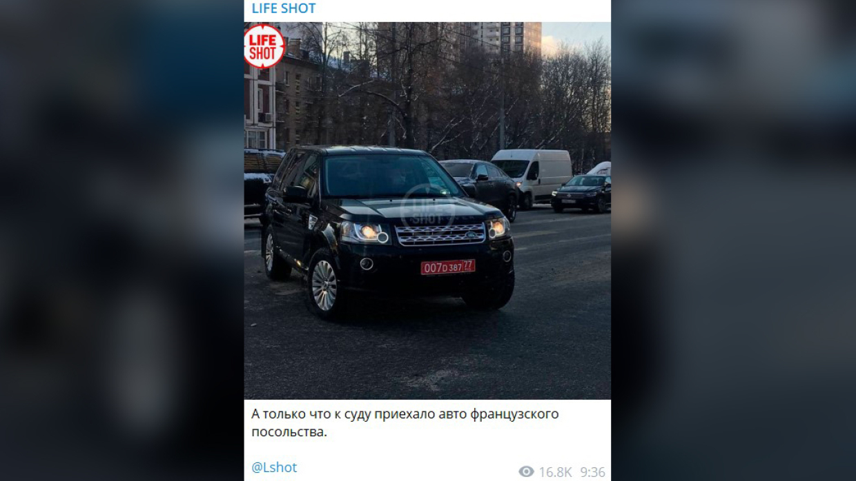 Разочарованные сливом протеста сторонники не вышли поддерживать Навального к суду