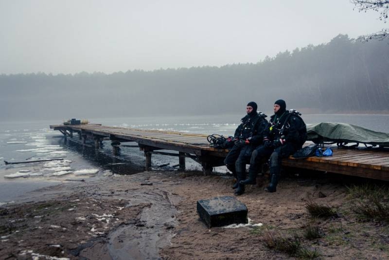 Ice training of combat swimmers has begun in Poland