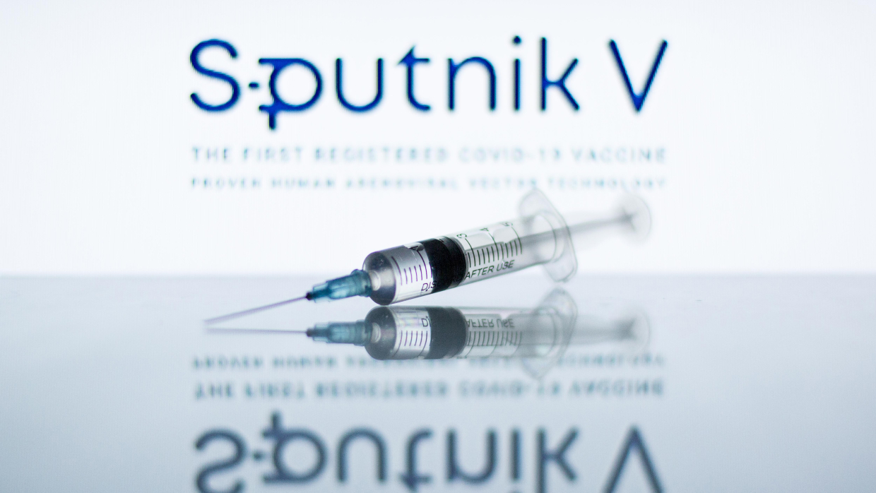 Вакцина и поддержка бизнеса: как экономика России достигла успеха во время пандемии