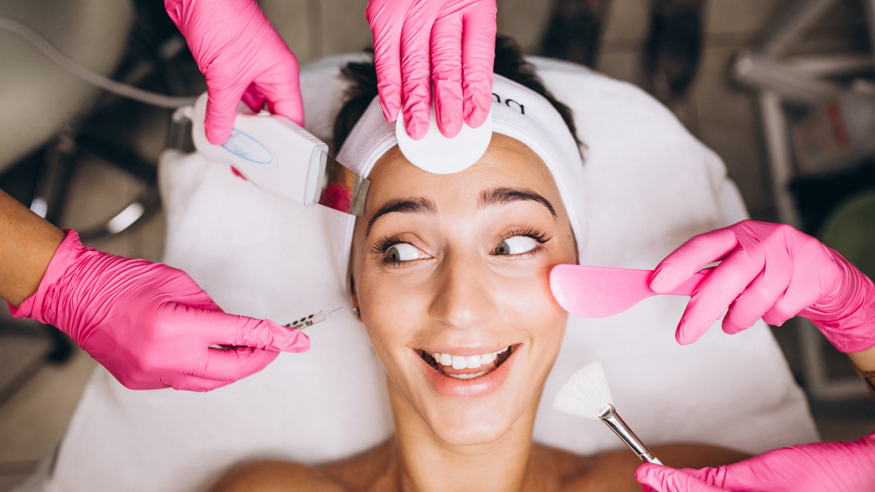Врач-дерматолог развеяла 10 главных мифов о косметологии