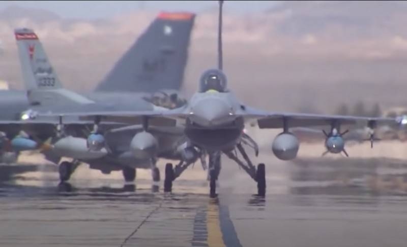 美国空军将考虑用新型战斗机替换F-16战隼