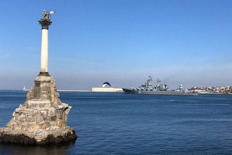 Флагман Черноморского флота крейсер «Moscou» вышел на учения