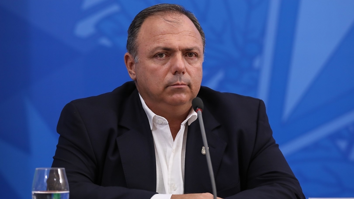 Surgeon instead of general: Bolsonaro appoints fourth health minister in a year