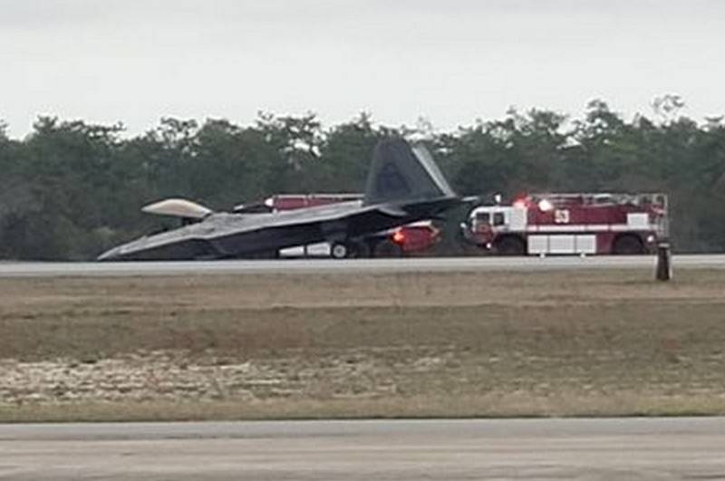 US Air Force F-22 fighter makes an emergency landing