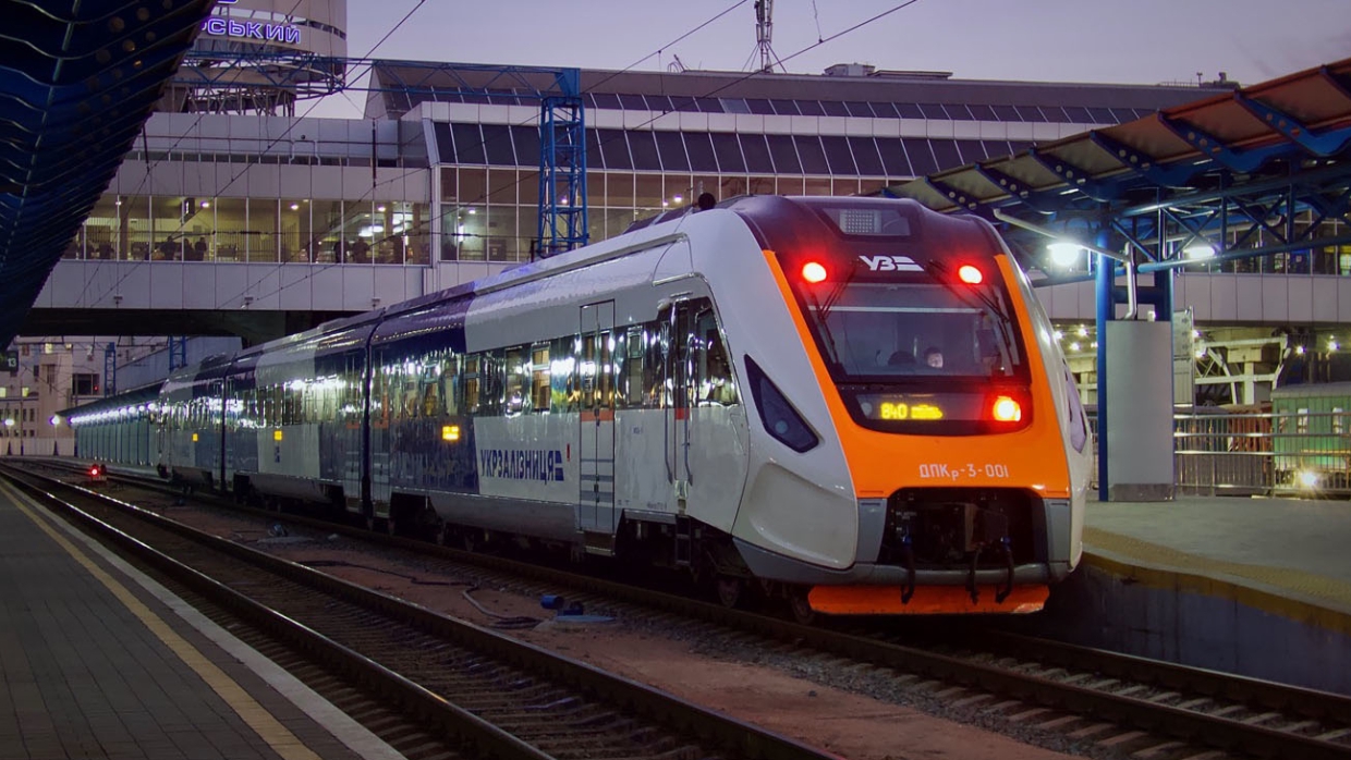 На Украине железнодорожники грозят полностью блокировать движение поездов