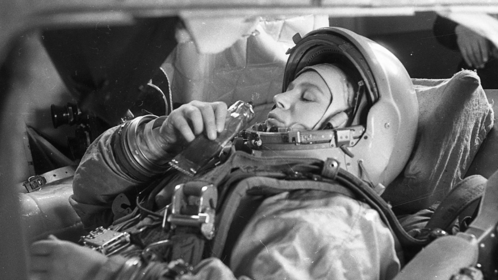 Небо, сними шляпу: ко дню рождения первой женщины-космонавта Валентины Терешковой
