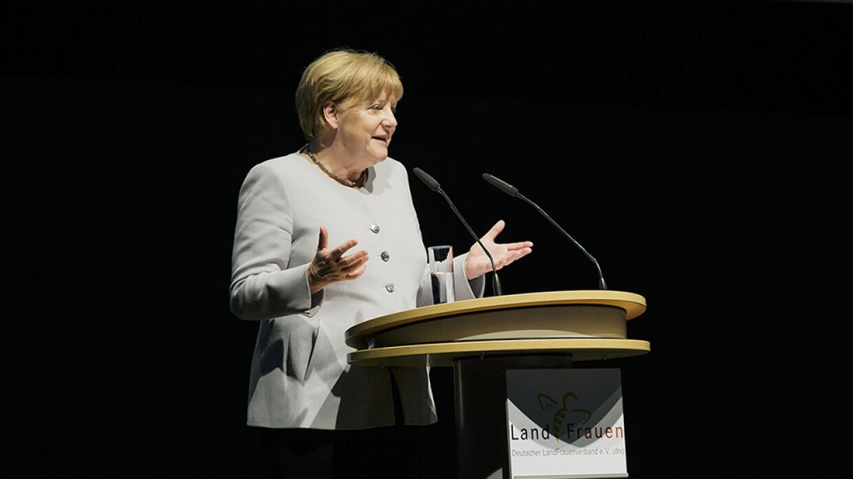 Партия Меркель стремительно теряет поддержку в ключевых регионах Германии