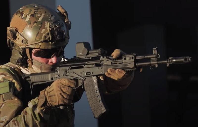 Les unités de la Région militaire Est seront rééquipées du nouveau fusil d'assaut AK-12