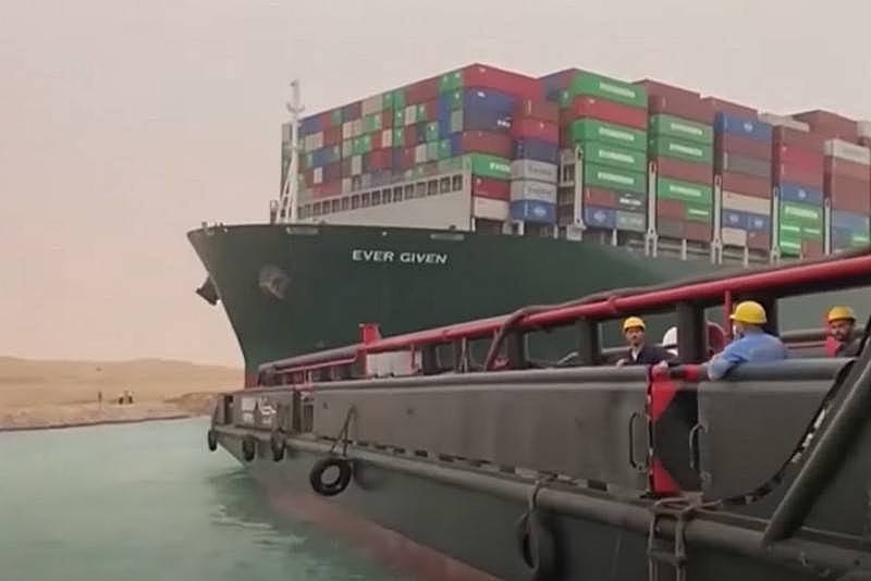 Traffic jam in the Suez Canal has led to an increase in the transit of goods through Russia