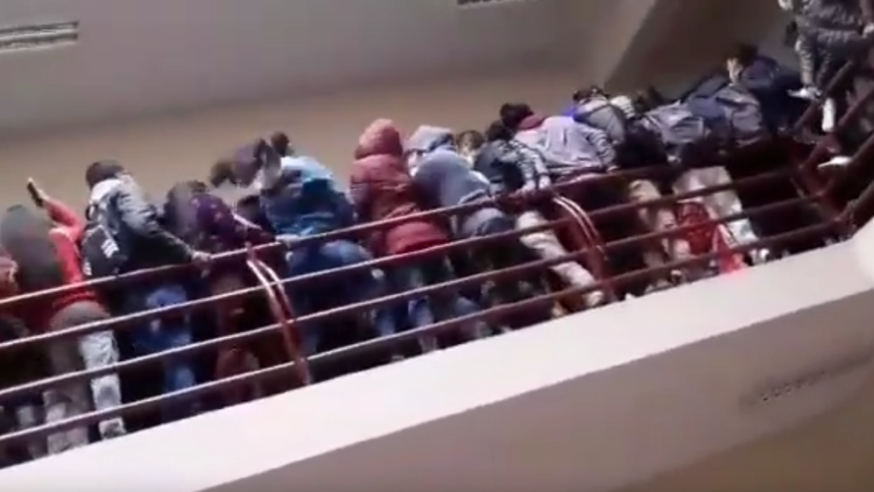 Collapsed railings and seven victims: details of the tragedy at the University of Bolivia