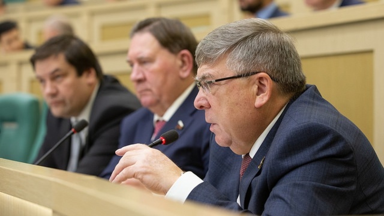 Сенатор Рязанский призвал не волноваться об индексации выплат работающим пенсионерам