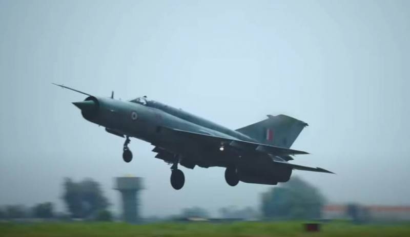 MiG-21 fighter crashed in India