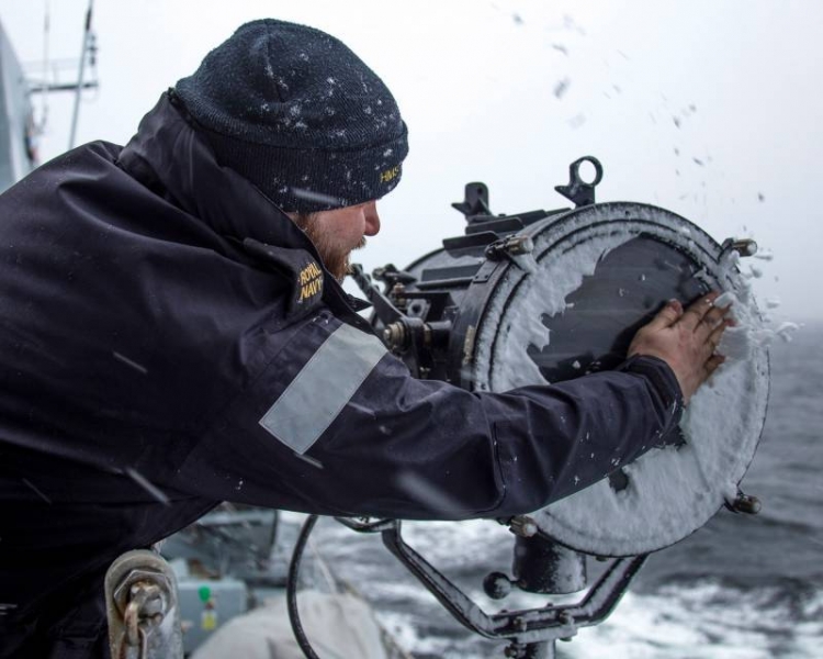В Минобороны Британии заявили о необходимости «защищать» подводные кабели от «Menace russe»