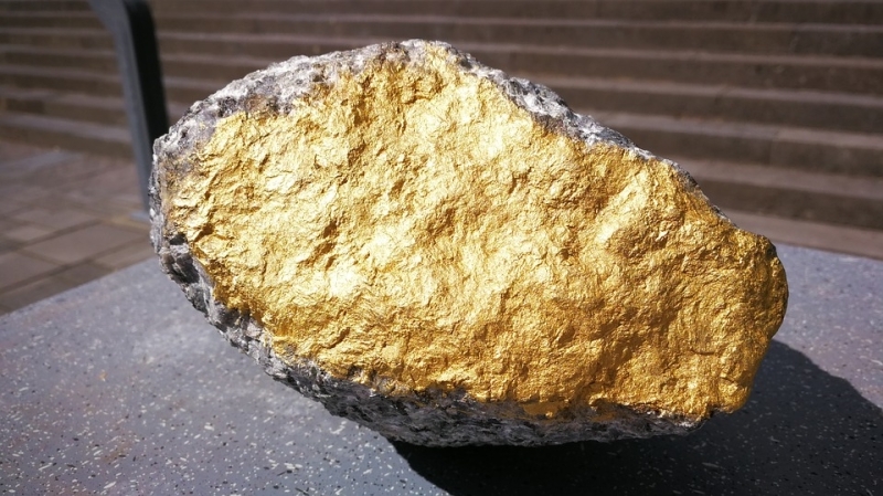 El Ministerio de Industria y Comercio discutió un proyecto para el desarrollo del depósito de oro más grande del mundo.