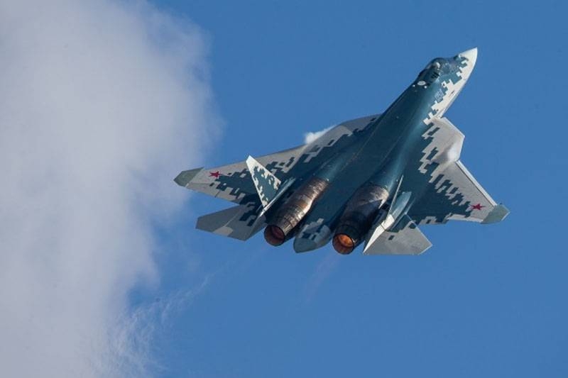 En Rusia se prueba un casco multimedia para pilotos de caza Su-57