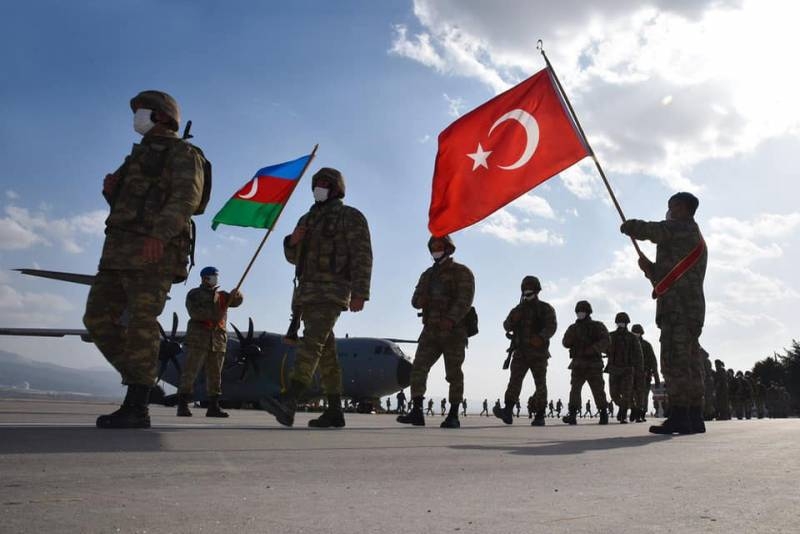 experto extranjero: Сначала Турция вторглась на «задний двор» Rusia - в Карабах, но в итоге влияние оказалось недолгим