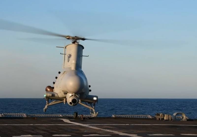 American unmanned helicopter MQ-8B crashes into the side of the US Navy ship and sank