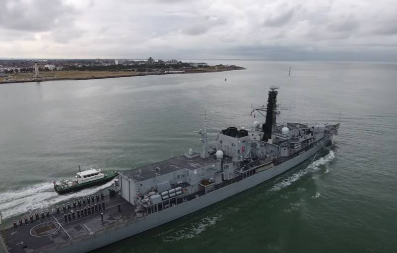 Для отправки боевых кораблей в Чёрное море Британия разделит свою авианосную ударную группу