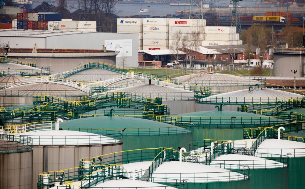 The world's oil storage facilities are emptying