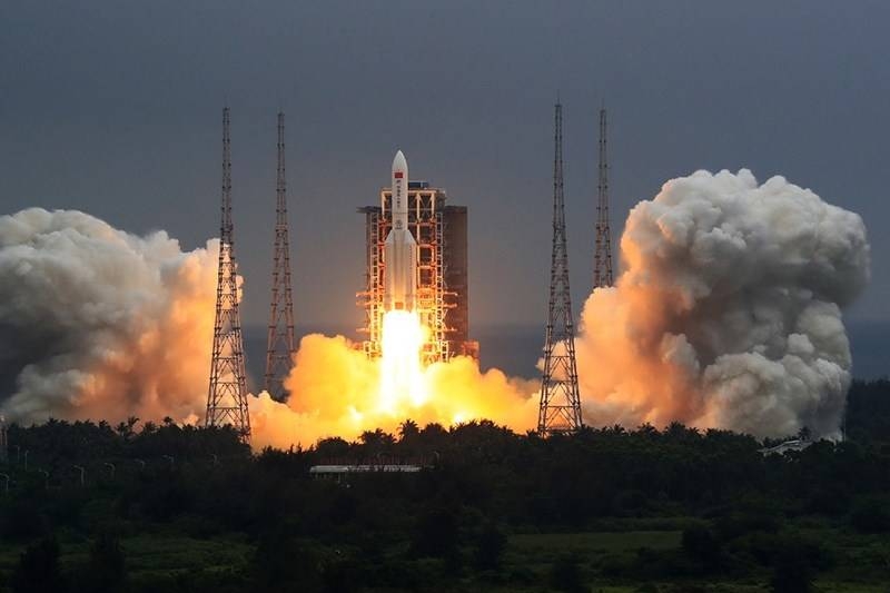 China pone en órbita módulo central de su estación espacial