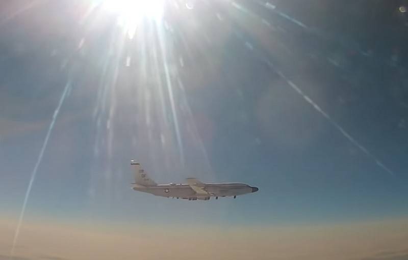 «Нарушения границы не допущено»: Российский МиГ-31 «intercepté» американский разведчик RC-135