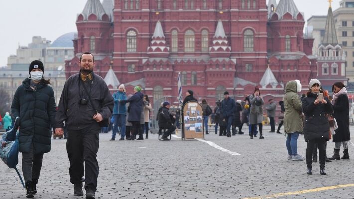Петербург рассмотрит московский опыт поощрения россиян за вакцинацию