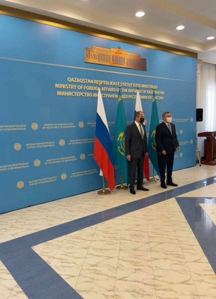 Сергей Лавров в Казахстане назвал политику США в отношении России «愚蠢的»
