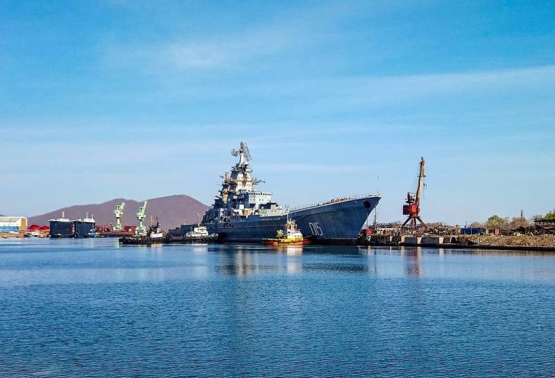 Heavy nuclear missile cruiser «Admiral Lazarev» towed for disposal